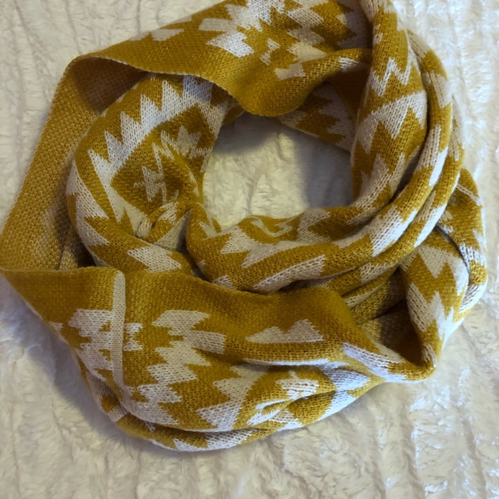 Infinity scarf-tribal print